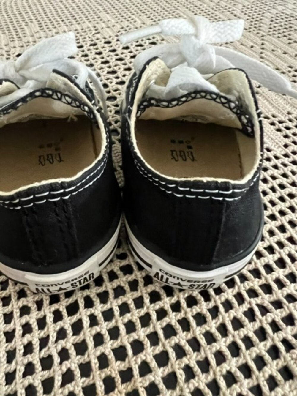 Converse Chuck Taylor All Star Low Top Kids/Toddler Sneakers Black/White Size 4 - Picture 3 of 5